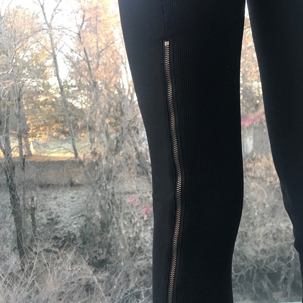 Rare!🖤 BCBG Full zip leggings!!🔥